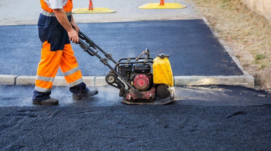 Professional gutter cleaning in Geyserville, CA